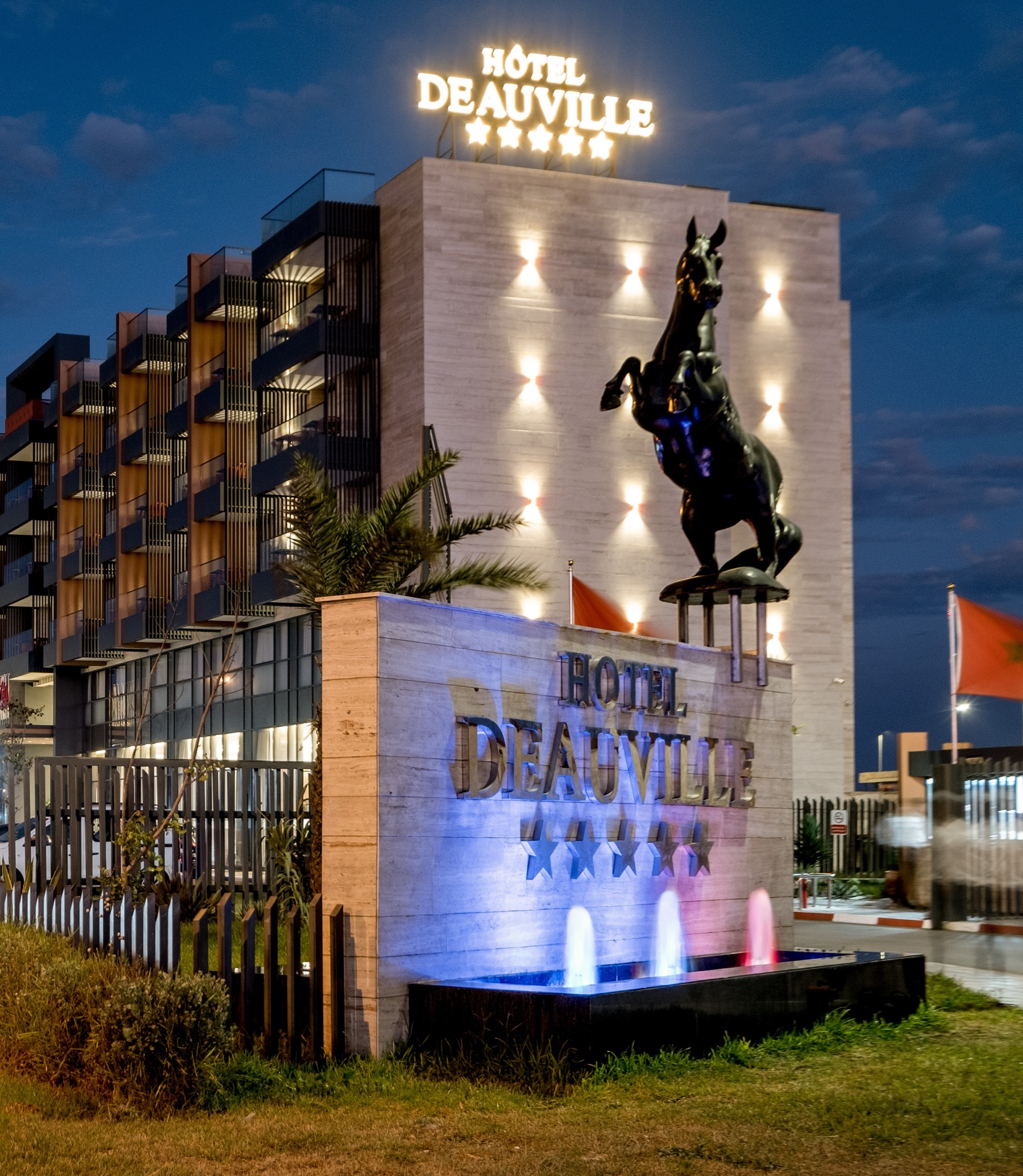La façade de l'Hôtel Deauville, avenue des Nations Unies